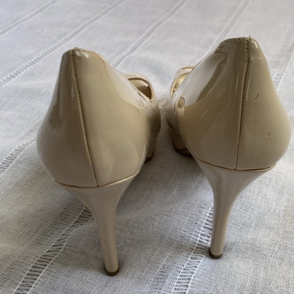 Marc Fisher nude peep toe platform heels. - Picture 4 of 13